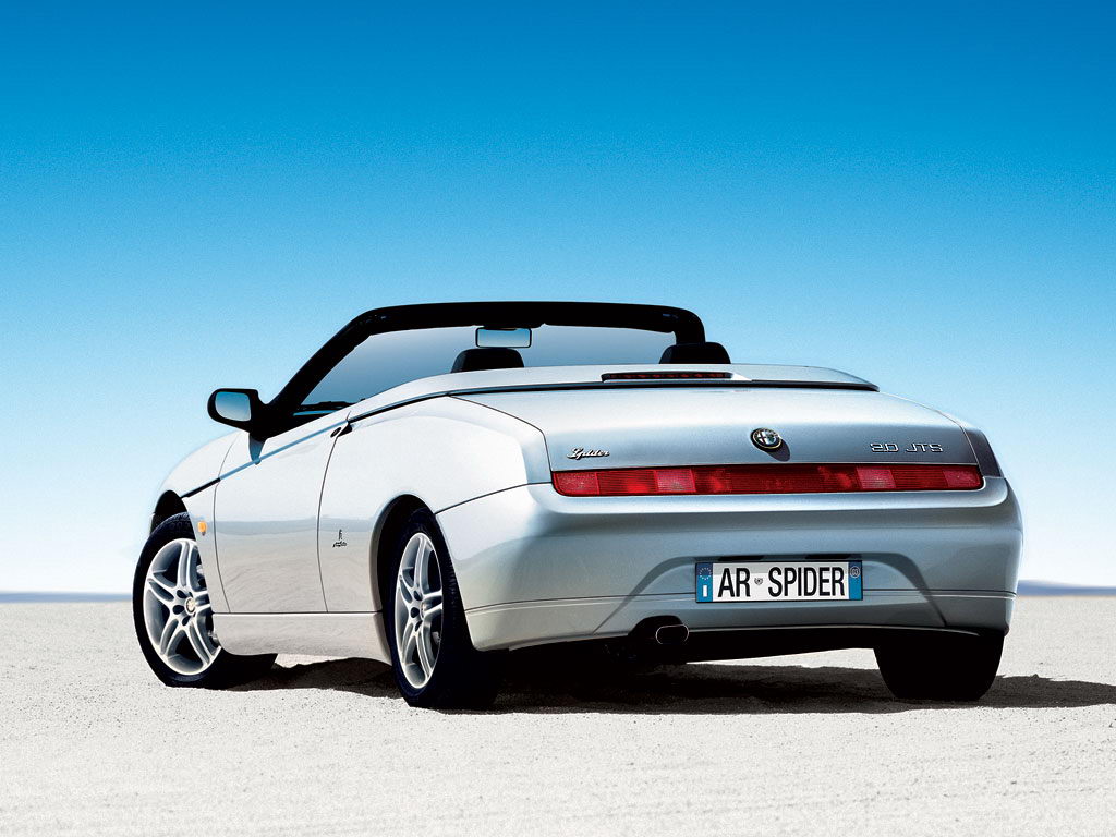 Alfa Romeo Spider 2003 005.jpg